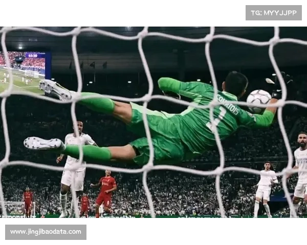 麦卡利斯特头球瞬间,库尔图瓦飞身难及 麦卡利斯特头球瞬间,库尔图瓦飞身难及